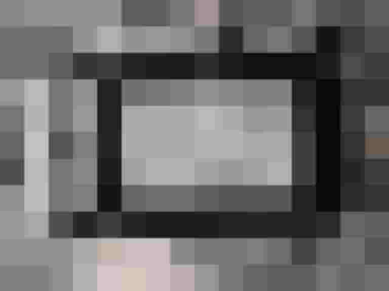 Display eines E-Bikes mit Geschwindigkeit und Kilometerstand auf dem Fahrradlenker.