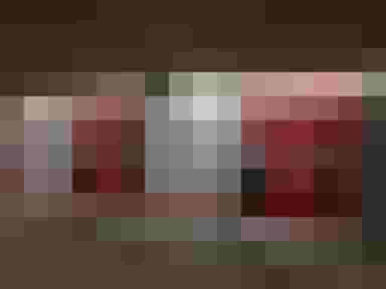 Plakate zum Fahrrad-Check 2017 in Salzburg mit Abstandshinweis und Terminen.