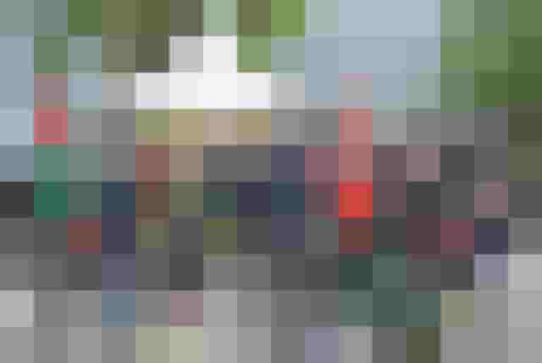 Gruppierung von Radfahrern in Salzburg, die für den Fotowettbewerb posieren.