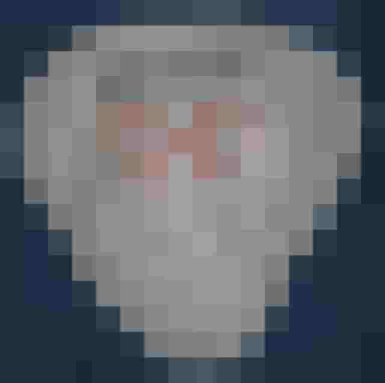 Beiger Sattelschoner mit rotem Salzburgerad-Logo auf blauem Hintergrund.