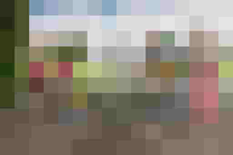 Familientag am Obertrumer See: Radfahrer und Kinder am Brunnen, Spaß und Gesellschaft im Freien.