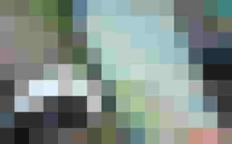 Smartphone mit Radlkarte-App auf einem Fahrradlenker zur Navigation.