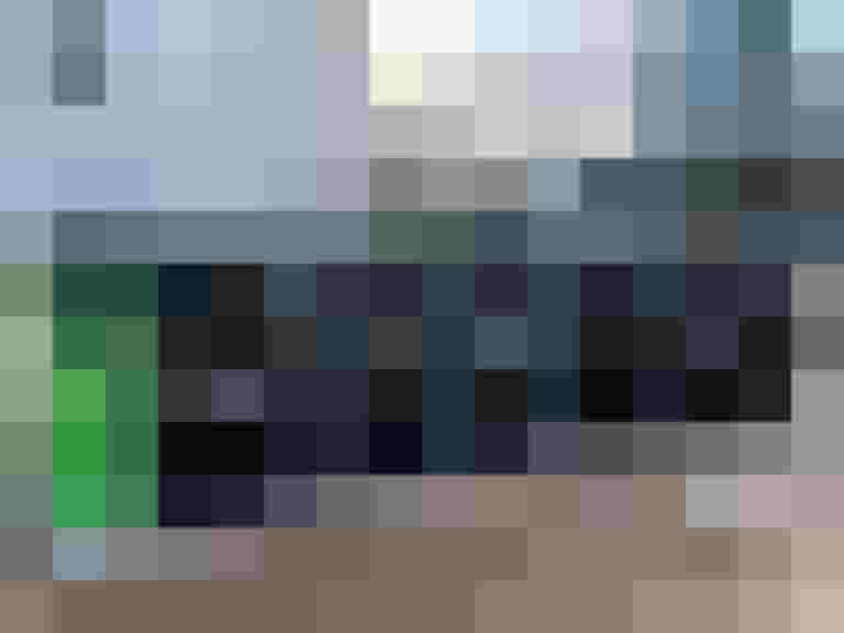 Radboxen am Bahnhof Salzburg für das sichere Parken von E-Fahrrädern.