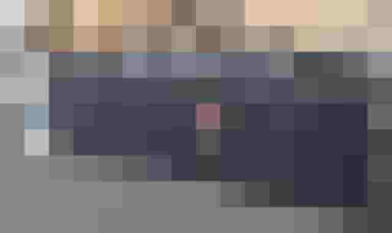 Fünf neue Radboxen zur Aufbewahrung von Fahrrädern an einer Haltestelle in Salzburg.