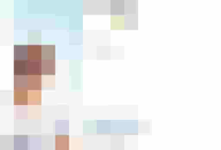 Mann mit Sonnenbrille präsentiert den Masterplan Radfahren 2015-2025 für nachhaltige Mobilität.