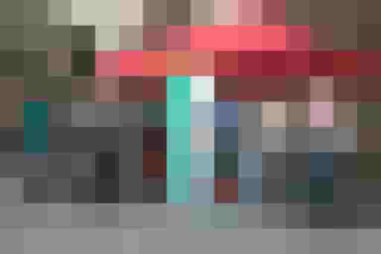 Fahrradservice-Event an der Uni Salzburg mit Teilnehmern und Fahrrädern im Innenhof.