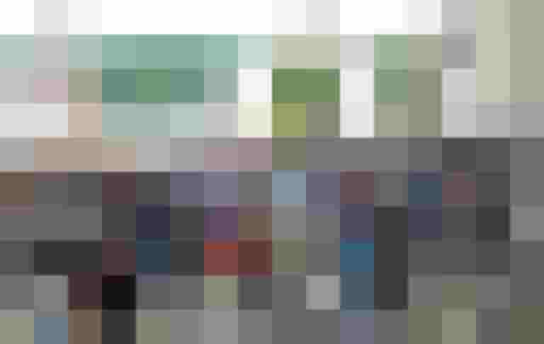 Radfest in Salzburg mit zahlreichen Besuchern und Fahrrädern um einen Brunnen gesammelt.