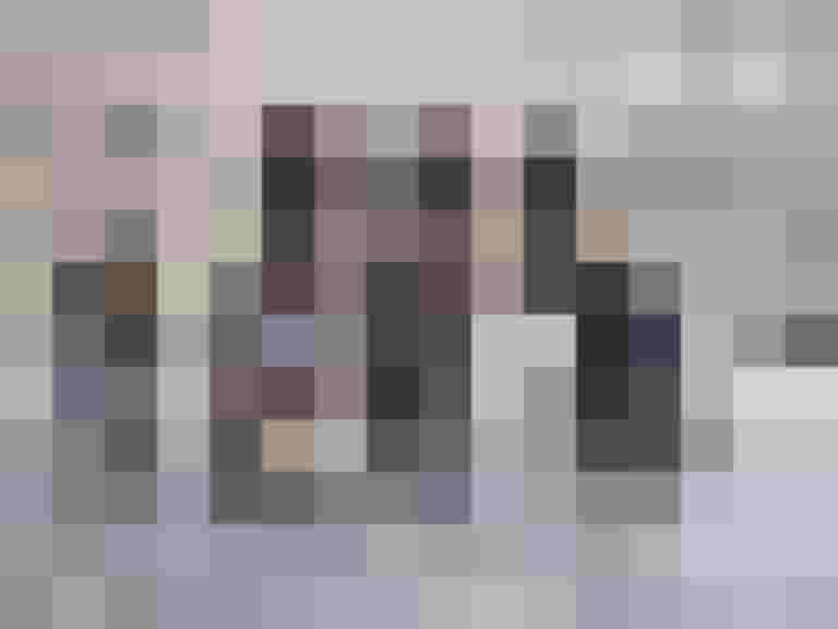 Mitarbeiter der Erzdiözese fahren mit Fahrrädern und Lastenrädern durch Salzburg.