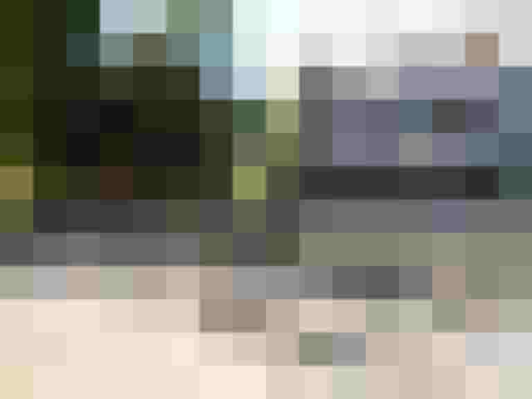 E-Bike-Training mit mehreren Teilnehmenden auf einem Übungsgelände in Salzburg.