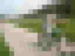 Frau beim E-Bike Kurs mit Pedelec