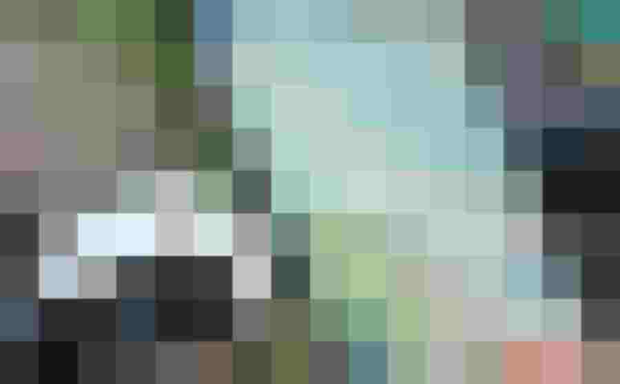 Smartphone mit Radlkarte-App auf einem Fahrradlenker zur Navigation.