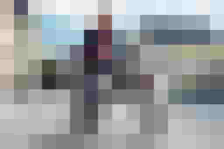 Frau auf einem Lastenrad in einer Stadtlandschaft, Thema nachhaltige Mobilität.