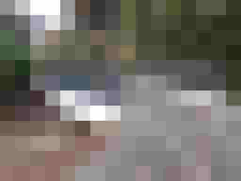 Fertiggestellte Brücke am Bliemhofweg über den Hellbrunnerbach für Radfahrer und Fußgänger.