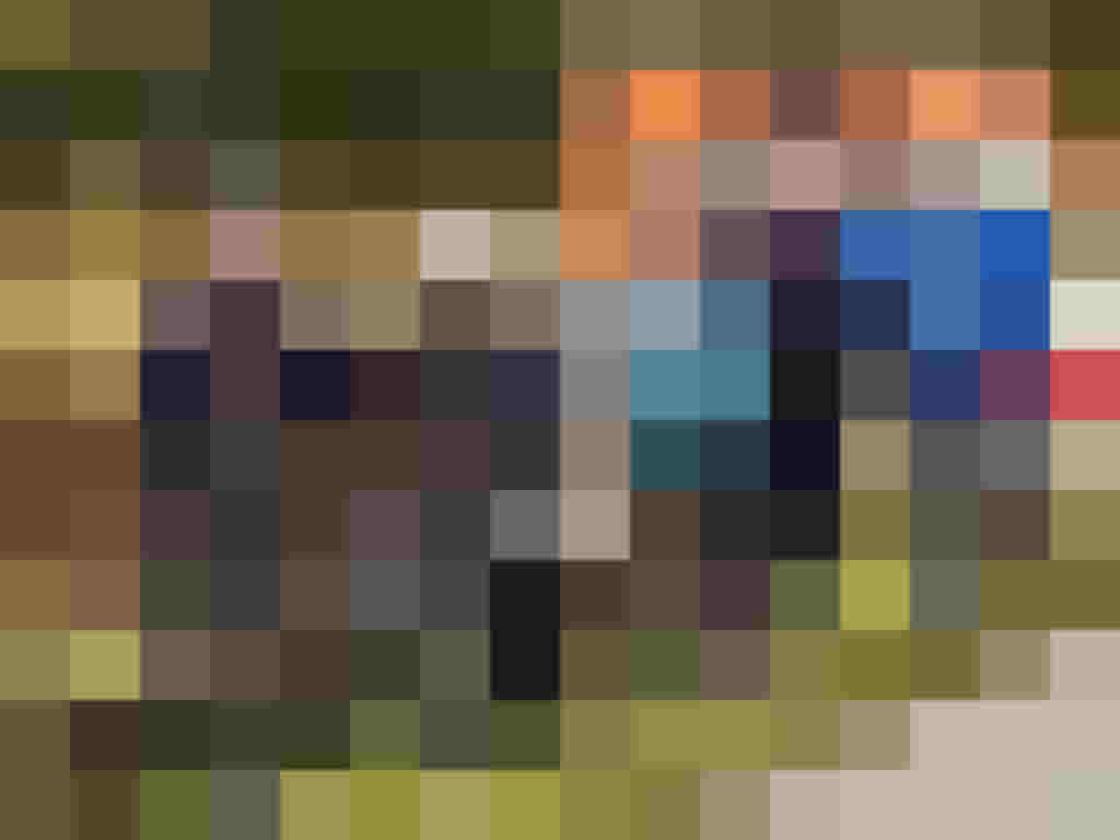 Sechs Personen mit Spaten und Helmen beim Spatenstich im Freien