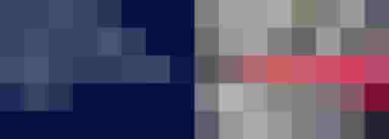 Reihe roter Leihräder auf Kopfsteinpflaster am Straßenrand