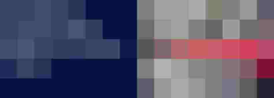 Reihe roter Leihräder auf Kopfsteinpflaster am Straßenrand