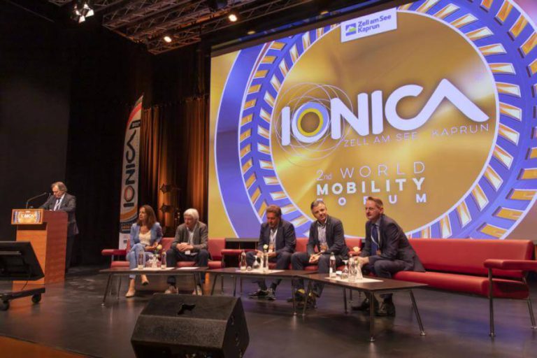 Paneldiskussion beim IONICA World Mobility Forum mit Experten in Zell am See/Kaprun.