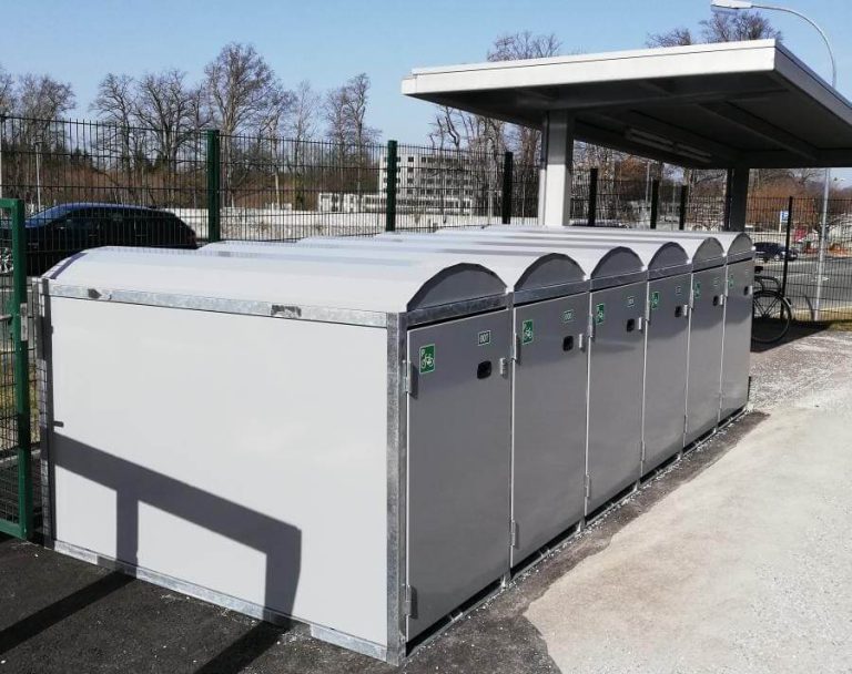 Neue Radboxen zur Sicherheit von Fahrrädern an der Haltestelle Puch-Urstein.