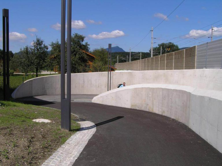 Modernisierte Rad- und Fußwegunterführung an der S-Bahn-Haltestelle Bad Vigaun.