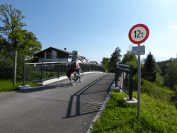 Komfortabel über den Klausbach radeln: Neue Geh- und Radwegbrücke in Elsbethen