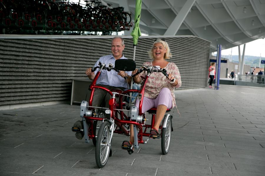 Menschen mit Behinderung können Spezialräder in der Stadt Salzburg testen