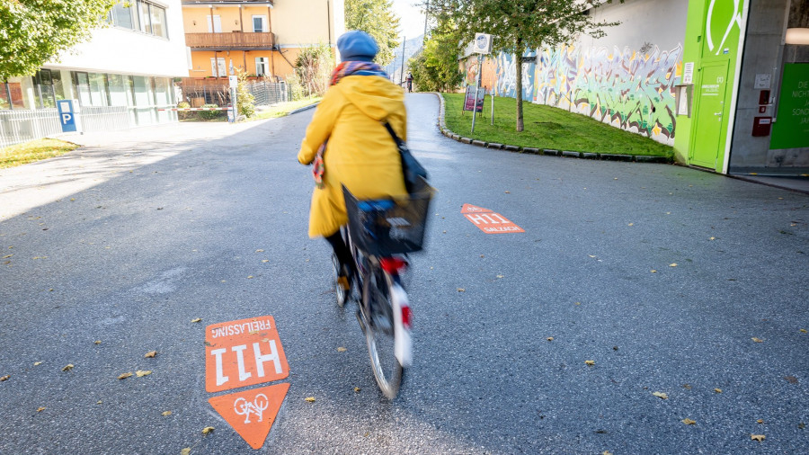 Testroute für neue Bodenmarkierungen für Radhauptnetz in der Stadt Salzburg