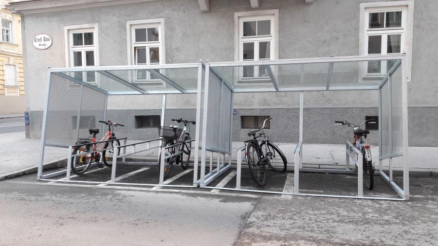 neue überdachte Radständer in der Stadt Salzburg