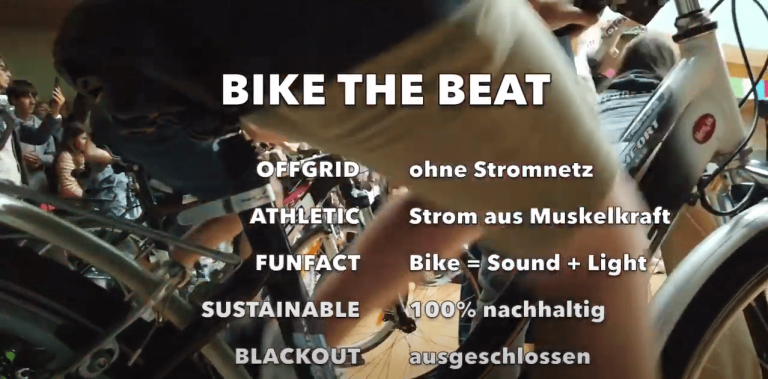 Fahrräder erzeugen Strom für Musik und Licht beim Event „Bike the Beat“ in Salzburg.