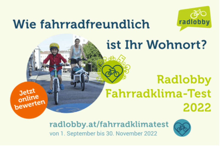 Frau und Kind fahren mit Fahrrädern auf der Straße, Radlobby Fahrradklima-Test 2022.