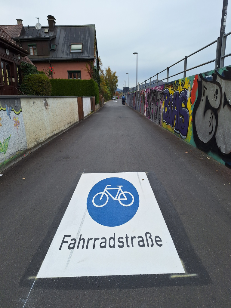 251022 Markierung Fahrradstrasse 4